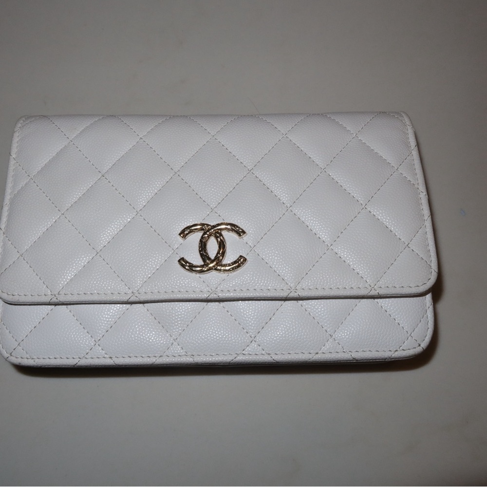 Chanel wallet on chain white champagne hardware 2024